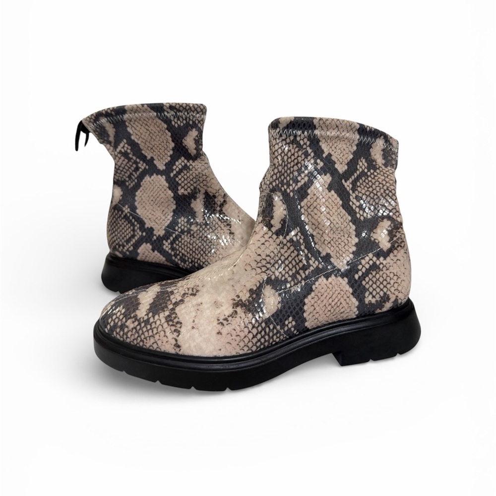 Stuart Weitzman Benita Flat Snake Print Ankle Boots US 4 (Fits 5) EU 34.5